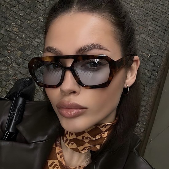 Cross-border European and American Double-beam irregular sunglasses, new retro and stylish sunglasses for women, trendy and trendy, trendy, and trendy, trendy, business-themed, men's reading glasses. 2024 new high-definition blue light blocking and anti-f
